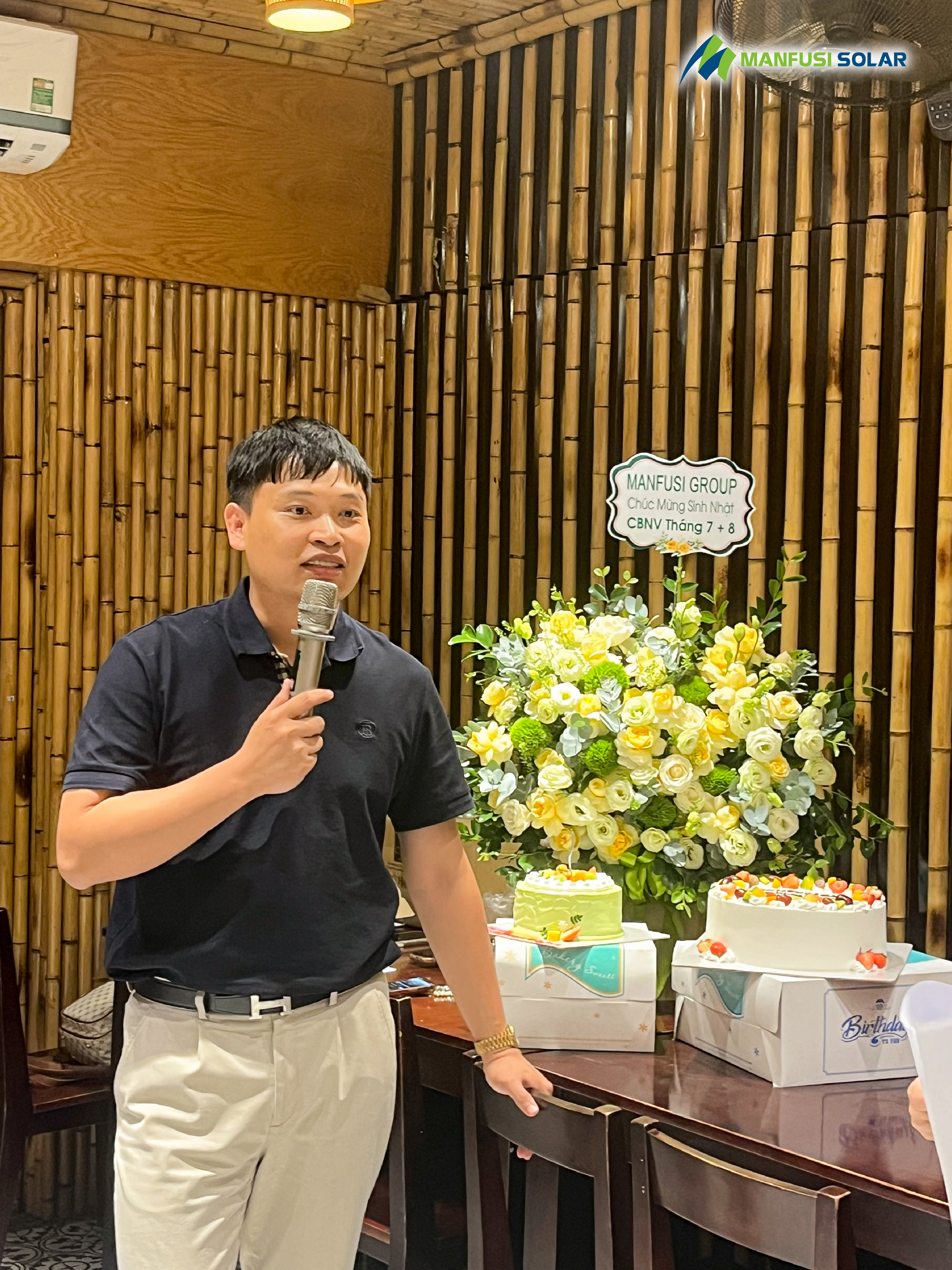 Chủ tịch HĐQT Nguyễn Tiến Đạt lên chia sẻ và chúc mừng sinh nhật các thành viên trong công ty
