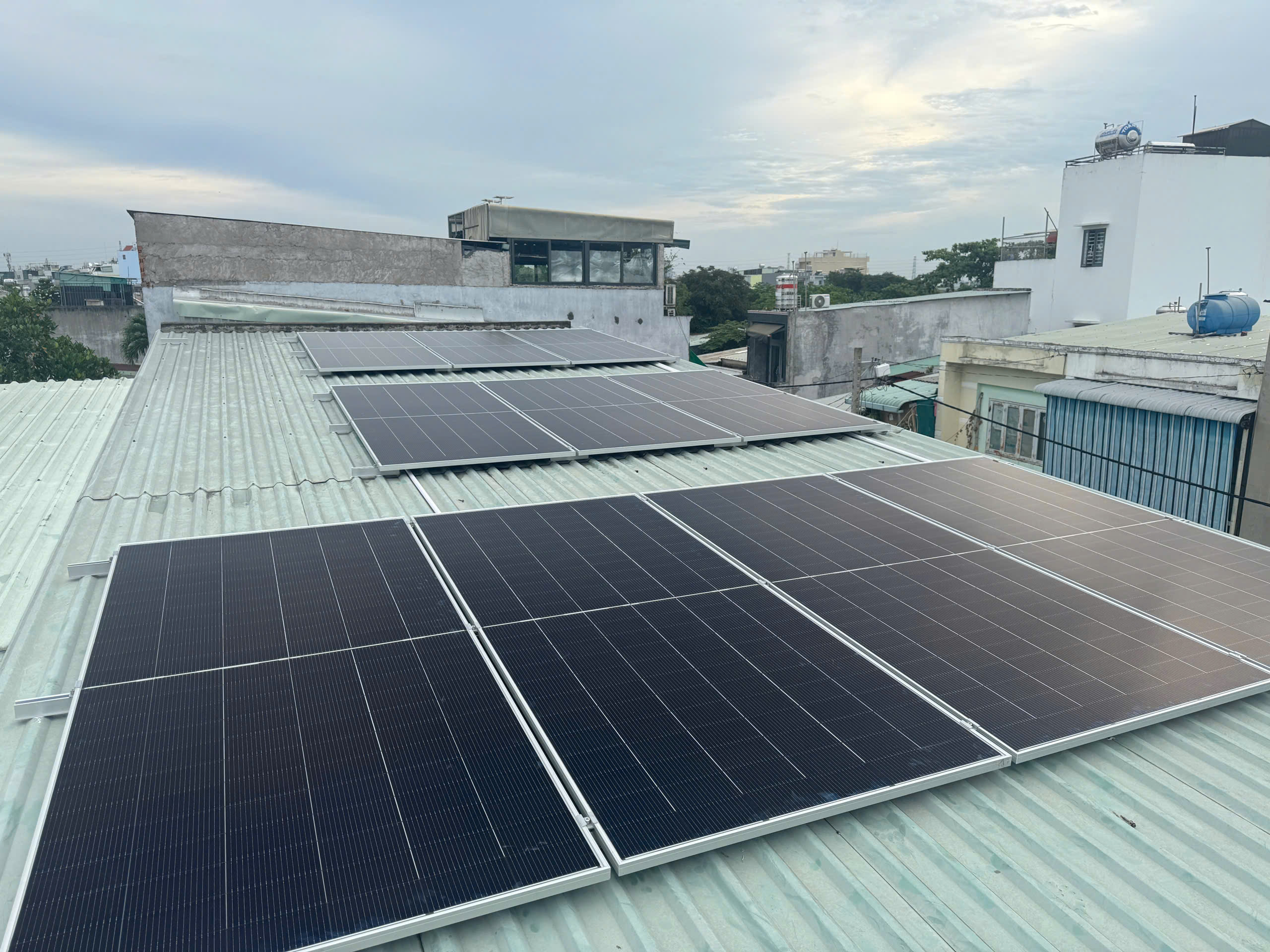 Hệ thống điện mặt trời Hybrid 9,1 kWp tại Hồ Chí Minh